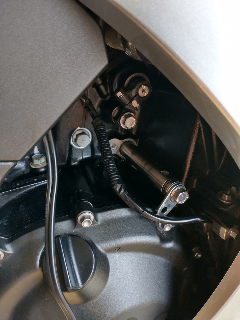 oil leak, broken bolt head and oil pressure shaft help?